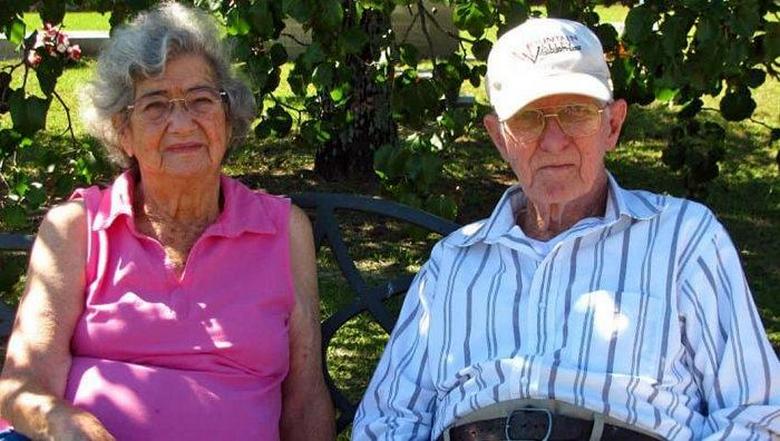 Супружеская пара уходит из жизни в один день после 71 года брака