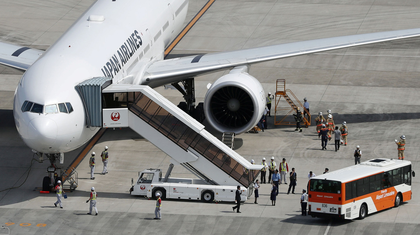 В Японии отменены 537 авиарейсов из-за тайфуна 