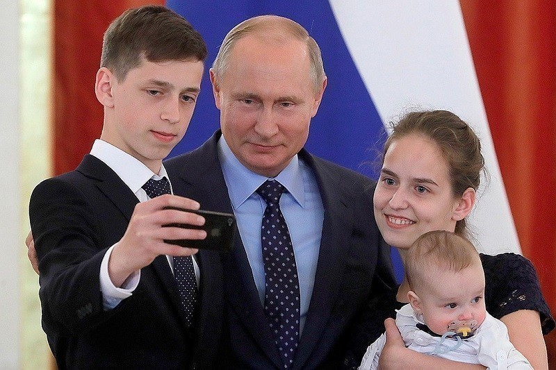 Что мешает сделать в России нормой семью с тремя русскими детьми