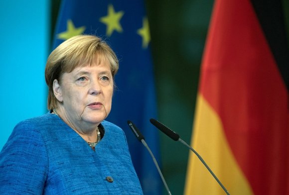 Меркель призвала Европу не надеяться на автоматическую защиту США