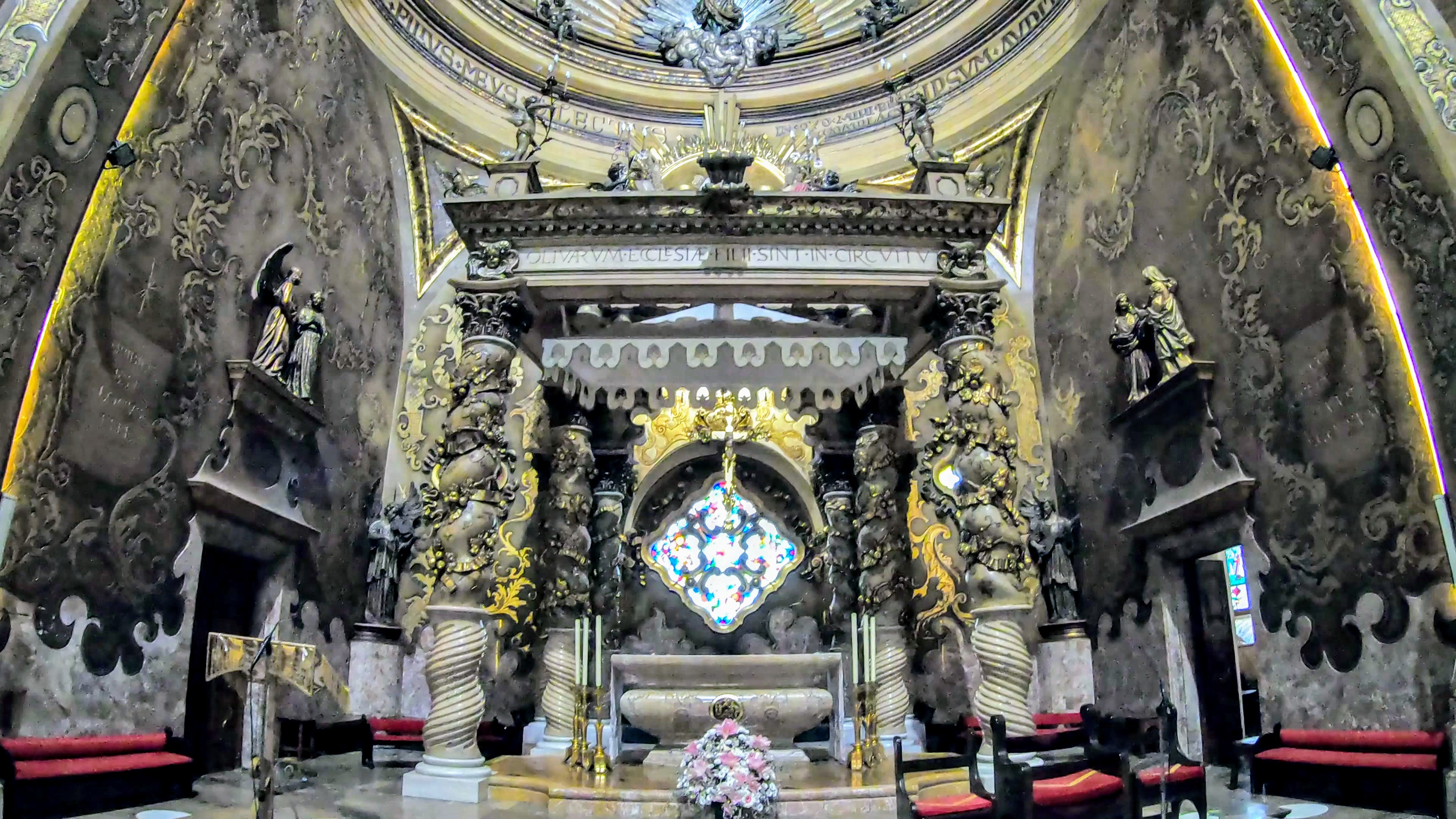 Очень старая и красивая Церковь Parròquia de Sant Salvador в Испании