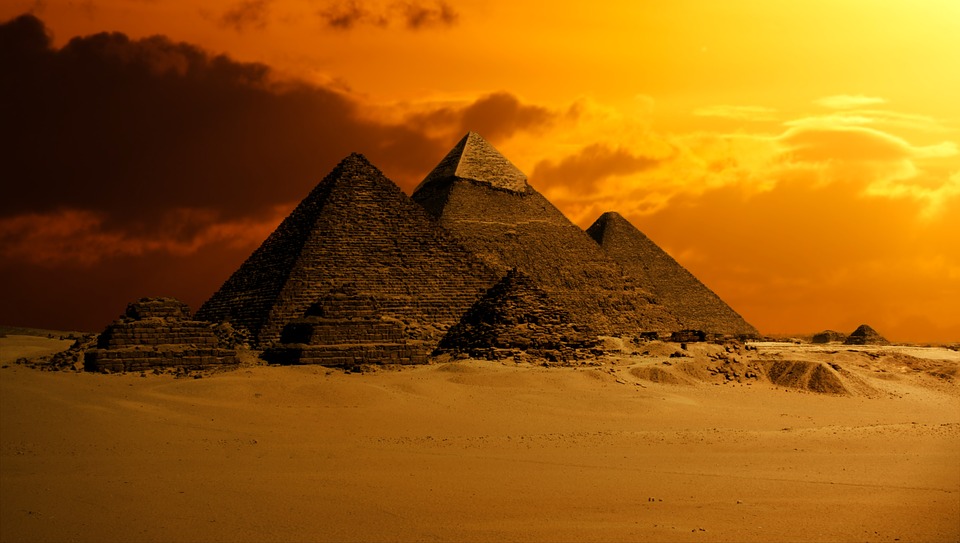 Секреты египетских пирамид: пришельцы скрывают в них свои технологии