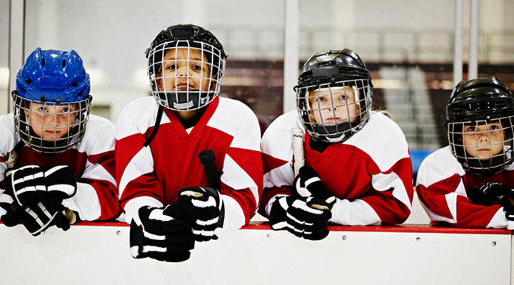 Футбол или хоккей - что лучше для ребенка?