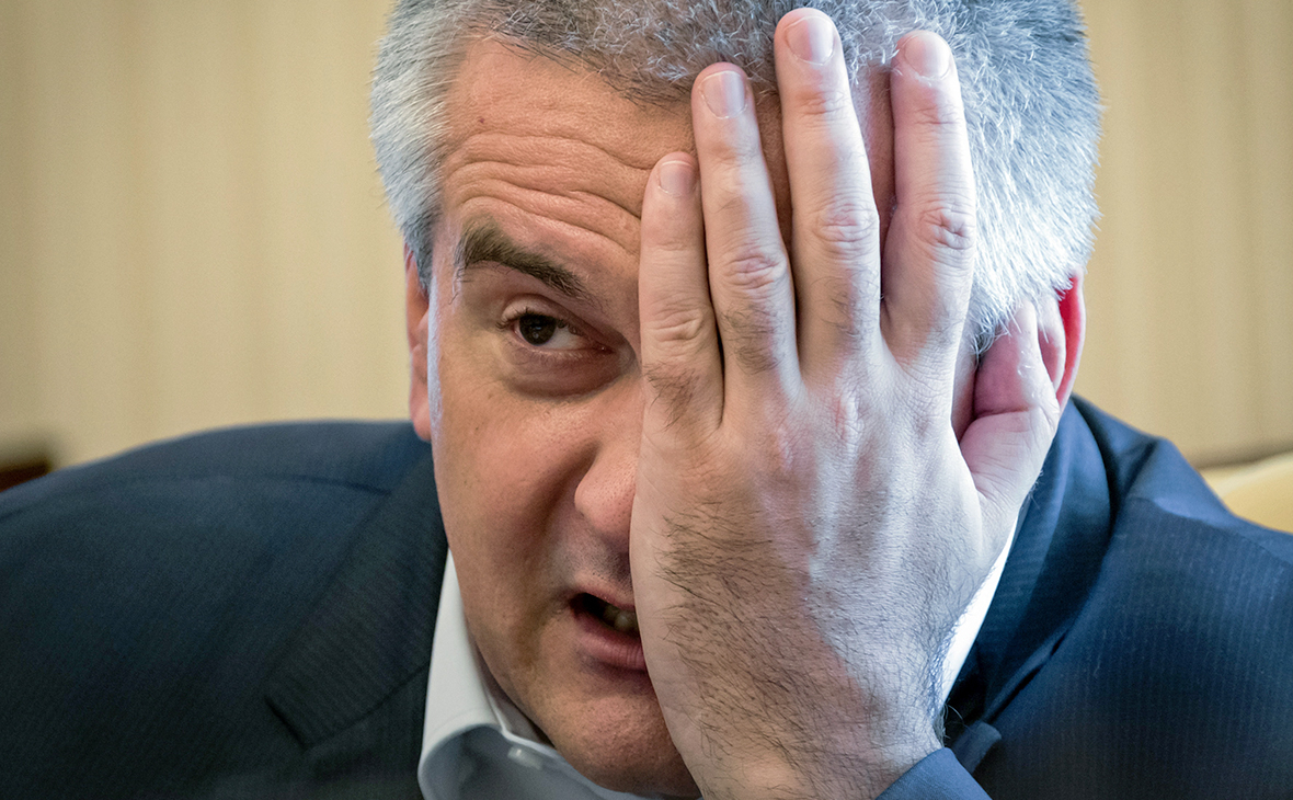 Все главы городов и районов Крыма написали заявления об отставке