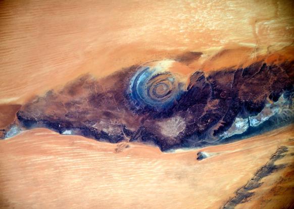 Таинственный «Глаз Сахары» снят из космоса