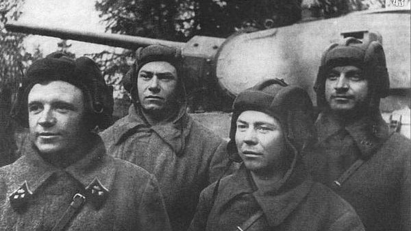 Как экипаж Т-34 остановился побриться и спас от немцев Серпухов