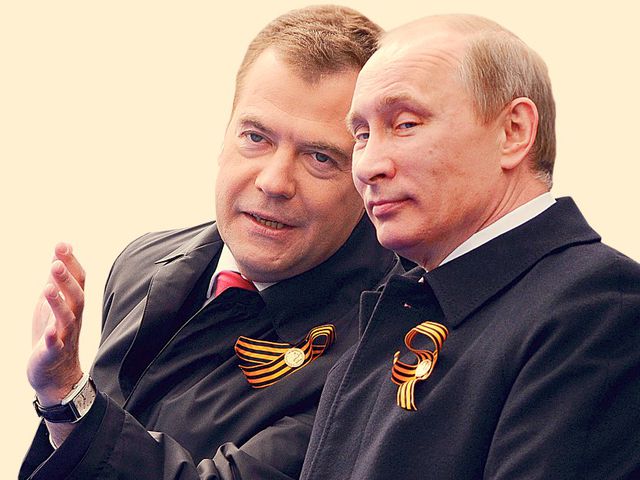 Страсти по тандему: почему Медведев не уволил Путина, а Путин – Медведева?