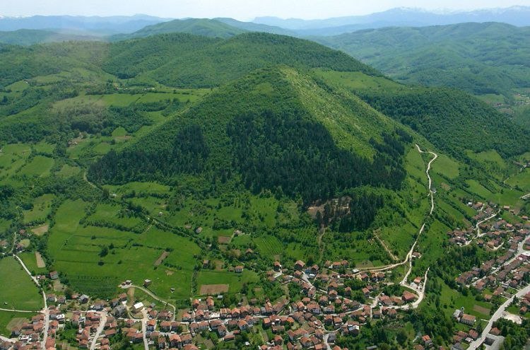 Боснийские пирамиды – бомбоубежища?