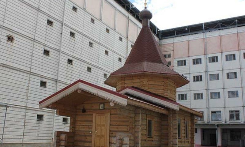 В московских СИЗО построят 200 храмов, чтобы не отлучать арестантов от скреп.