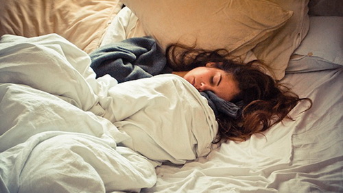 Как научиться засыпать в течение одной минуты