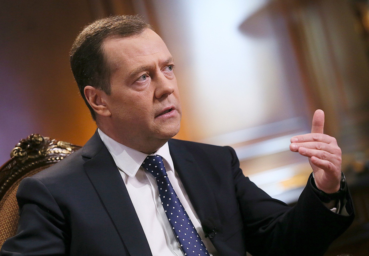 Медведев связал падение доходов с «ощущениями» в головах у россиян