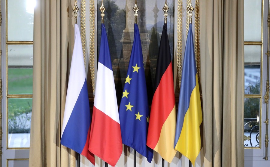 Rzeczpospolita: Париж и Берлин самостоятельно договариваются с Россией через нашу голову