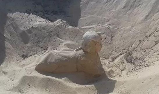 Археологи нашли в Египте статую сфинкса