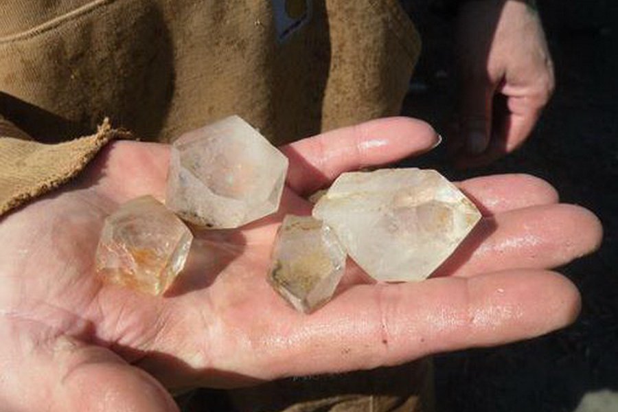 В Арканзасе возле шахты по добыче горного хрусталя обнаружены левитирующие кристаллы