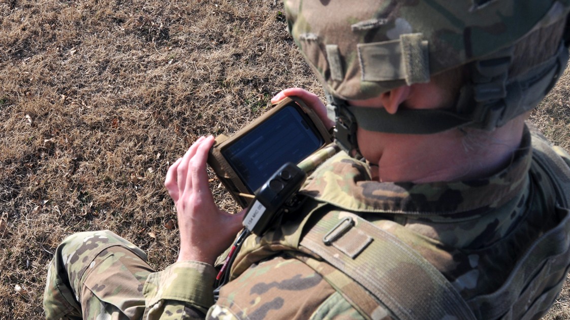 Русские взломали смартфоны военнослужащих НАТО