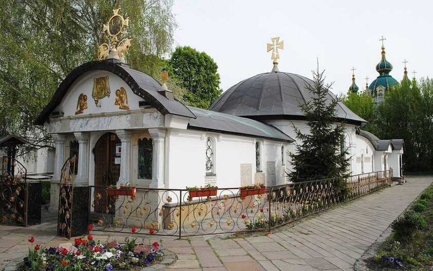 В Киеве снесли часовню Десятинного монастыря УПЦ