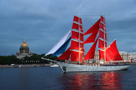 Бриг «Россия» спустили на воду в преддверии праздника «Алые паруса»
